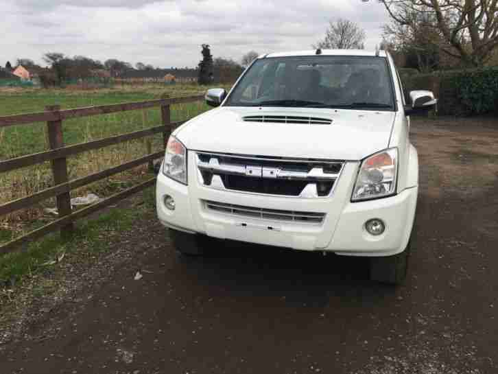 2010 ISUZU TF RODEO DENVER TD D/C WHITE PICKUP SPARES OR REPAIRS BARGAIN DAMAGED