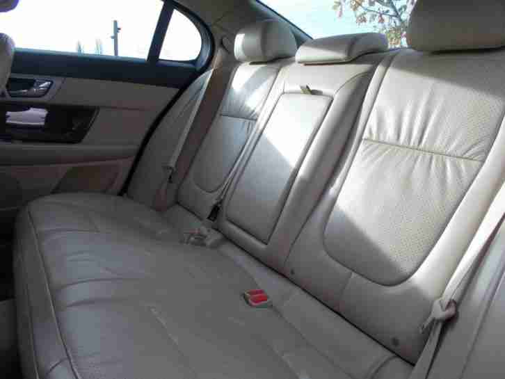 2010 Jaguar XF 3.0d V6 Premium Luxury 4dr Auto FSH! Reversing Camera! 4 door...