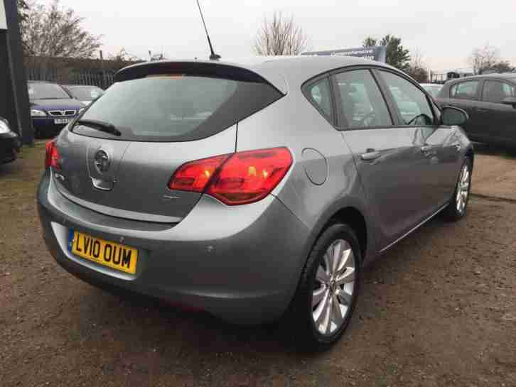 2010 Vauxhall Astra 1.7CDTi Exclusiv Full Vauxhall Service History 2 Keys