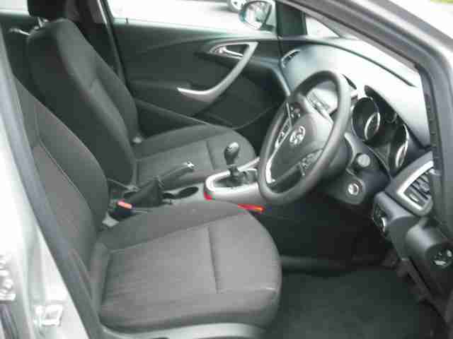 2011(11) Vauxhall Astra Exclusiv 1.6 MANUAL 5-doors