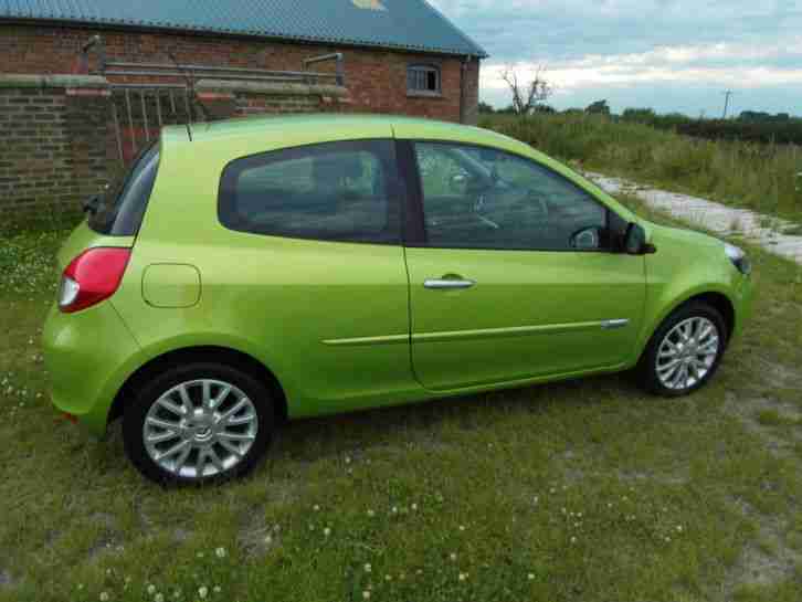 2011 60 RENAULT CLIO DYNAMIQUE TOMTOM 16V GREEN only 24k