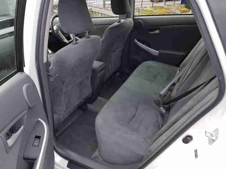 2011/60 Toyota Prius 1.8 VVT-i CVT 2012MY T4 Hybrid