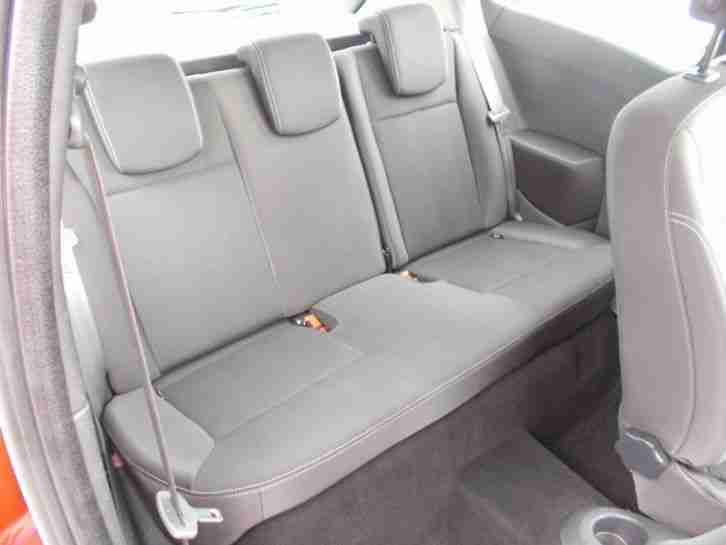 2011 Renault Clio 1.2 16v Dynamique 3dr (Tom Tom)