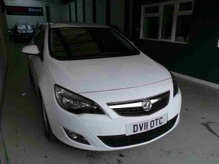 2011 Vauxhall Astra 1.7CDTi 16v SRi 5Dr *** Only £30Year Road Tax ***In White