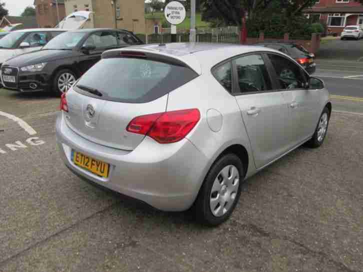 2012 12 VAUXHALL ASTRA 1.6 EXCLUSIV 5D 113 BHP