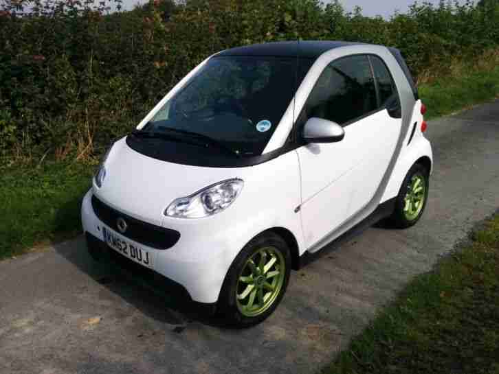 2012 62 Smart car 1.0, Air con, half leather, Parrot handsfree phone £0 road tax