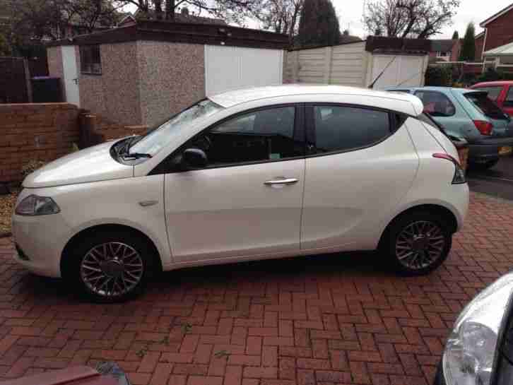2012 CHRYSLER YPSILON SE WHITE 1.2L £6250 ONO TAX & MOT TIL NEXT YEAR