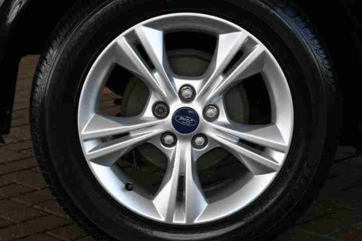 2012 Ford Focus Zetec 105 Petrol Black Manual