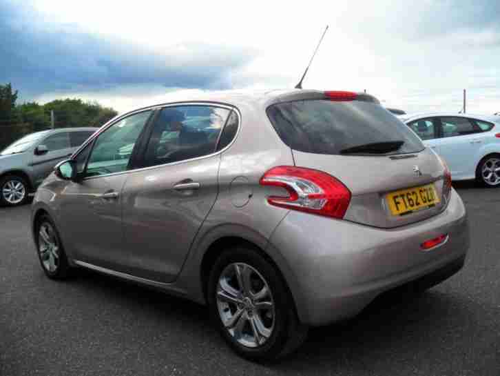 2012 Peugeot 208 1.6 e HDi Allure 5dr #BEAUTFIUL COLOUR# 5 door Hatchback