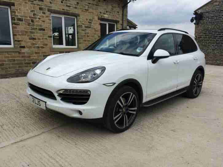 2012 Porsche Cayenne 3.0V6 DIESEL, white, massive spec, stunning car