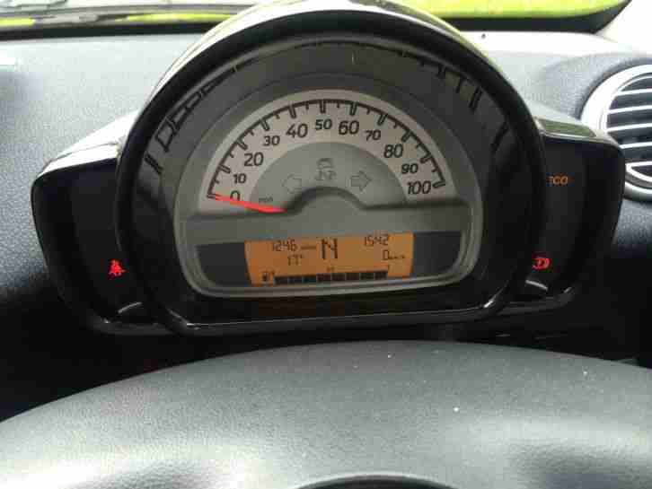 2012 SMART FORTWO PURE MHD AUTO WHITE IMMACULATE ONLY ** 1200 MILES ** L@@K **