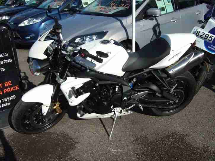 2012 TRIUMPH STREET TRIPLE R ONLY 4000 MIles, Belly Pan, Fly Screen, Rear Cowl