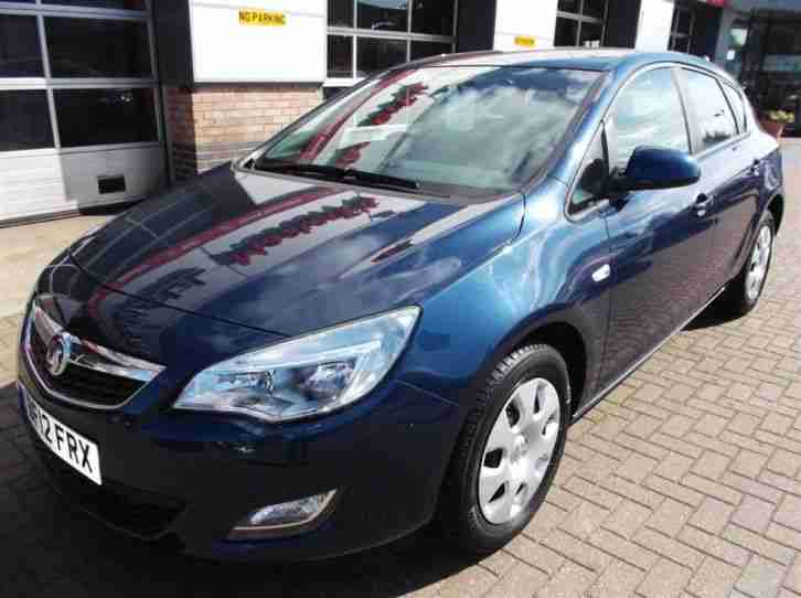 2012 Vauxhall Astra 1.6i 16V Exclusiv 5Dr Auto Petrol Blue Automatic