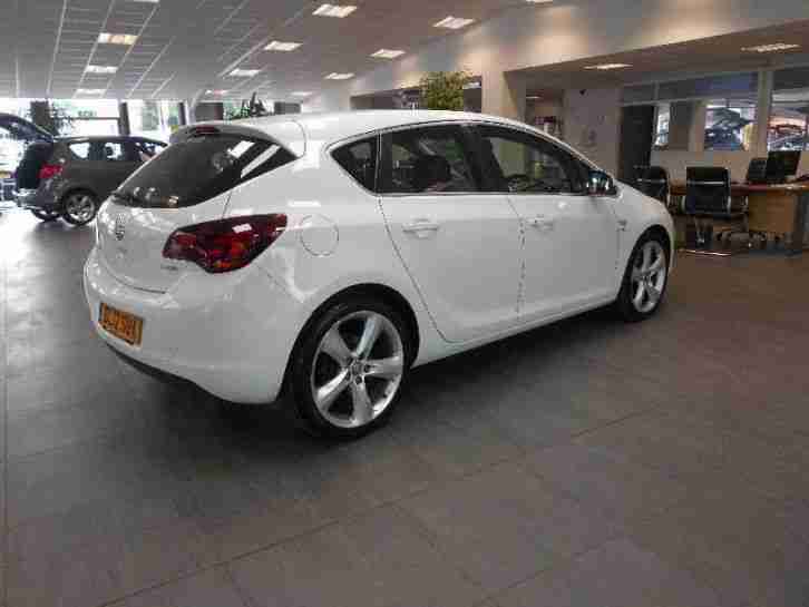 2012 Vauxhall Astra Manual Diesel 5drs 30111 miles