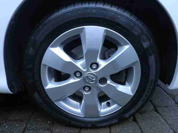 2013 13 REG TOYOTA AYGO VVT-I FIRE IN WHITE 3 DOOR IN WHITE