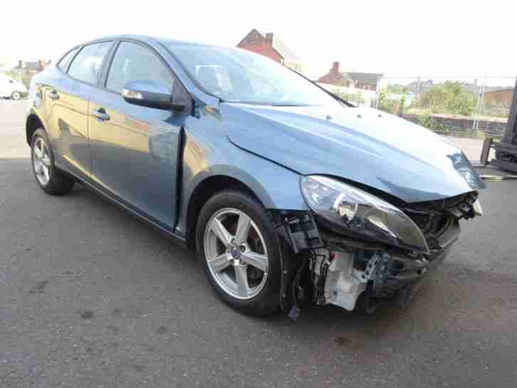 2013 13 REG VOLVO V40 1.6D D2 TURBO DIESEL NEW SHAPE CAT-D DAMAGED SALVAGE