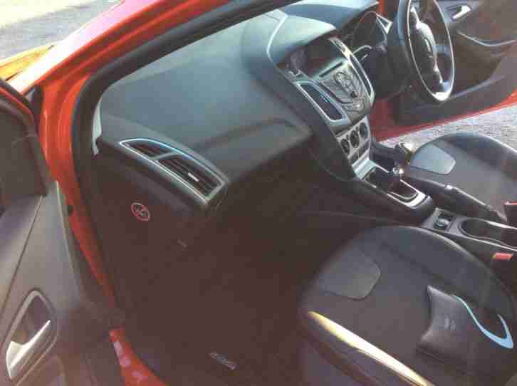 2013 FOCUS ZETEC TDCI RED