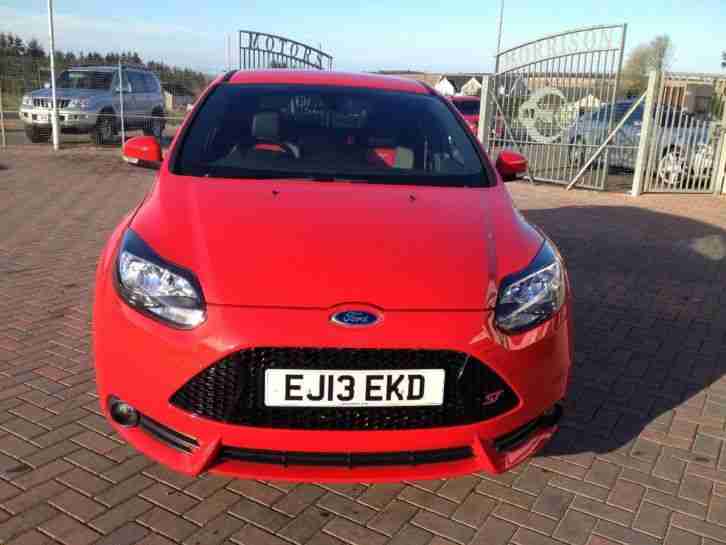 2013 Ford Focus ST-2 2.0T 5/dr Petrol Red Manual