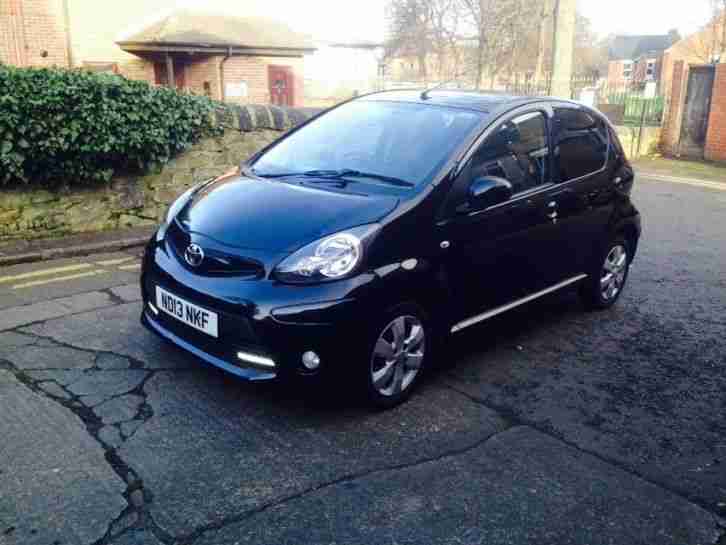 2013 AYGO VVT I FIRE BLACK,5Dr,2