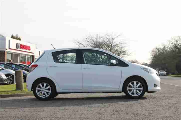 2013 Toyota Yaris VVT-I TR Petrol white Manual