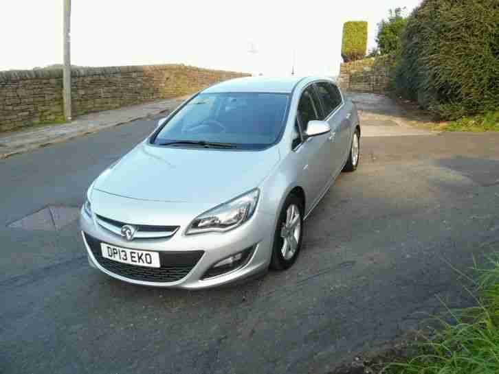 2013 Vauxhall Astra 2.0 CDTI SRI EcoFLEX S/S in Stunning Silver with Low Mileage