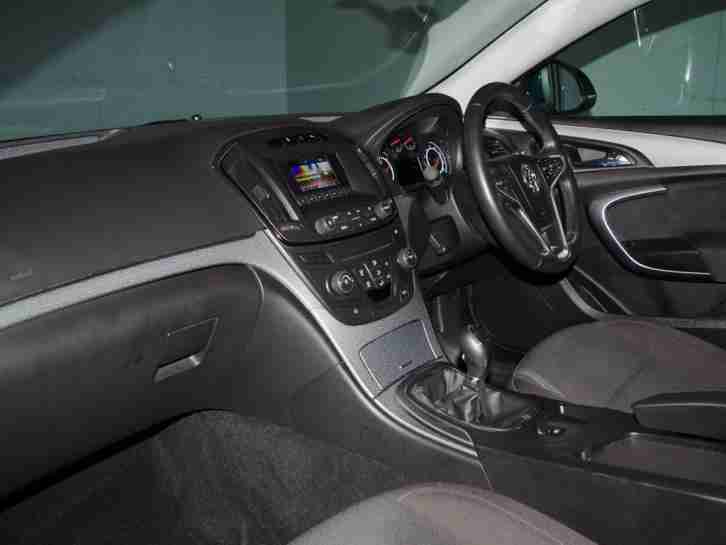 2013 Vauxhall Insignia 2.0 CDTi ecoFLEX Design 5dr [Start Stop] Diesel green Man