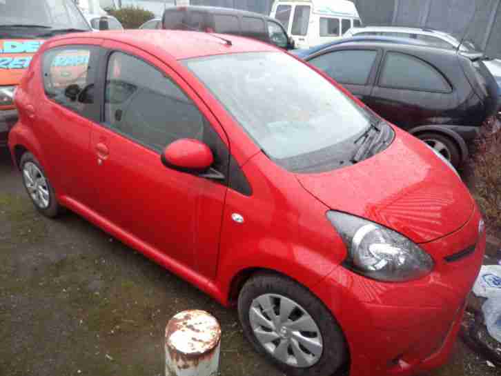 2014 14 AYGO MOVE VVT I RED