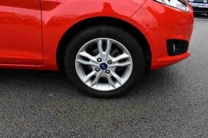 2014 Ford Fiesta 1.0 Zetec EcoBoost (S/S) 5-Door Hatchback Petrol red Manual