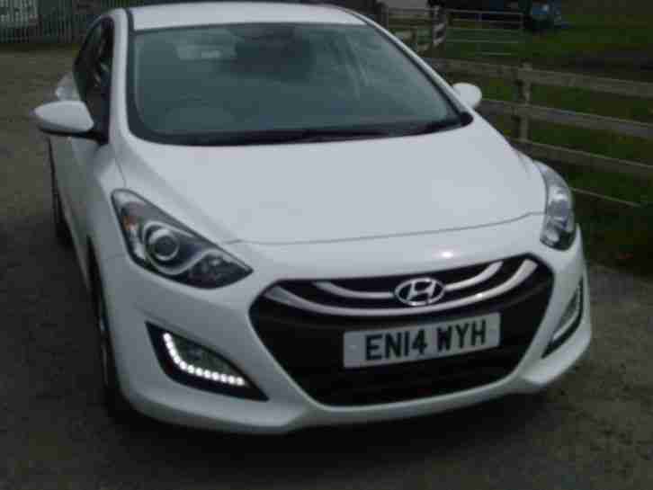 2014 HYUNDAI i30 AUTOMATIC 1.6 CRDI (110ps) 5 DOOR ACTIVE IN STUNNING WHITE