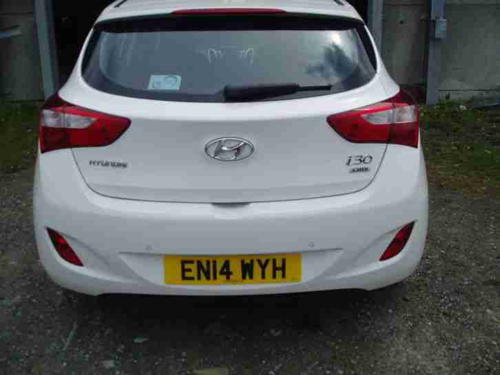 2014 HYUNDAI i30 AUTOMATIC 1.6 CRDI (110ps) 5 DOOR ACTIVE IN STUNNING WHITE