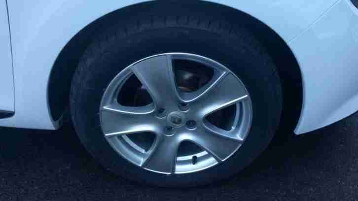 2014 Renault Clio 1.2 16V Dynamique MediaNav 5dr Manual Petrol Hatchback
