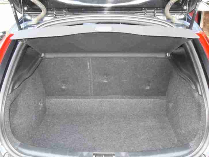 2014 Volvo V40 D3 R DESIGN Lux Nav 5dr 2.0