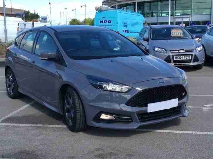 2015 15 FORD FOCUS ST-3 TURBO - 250BHP STEALTH GREY 5 DOOR 3K MILES EVERY OPTION