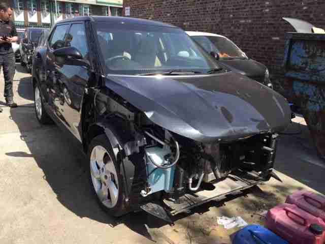 2015 / 65 Ssangyong Tivoli 1.6 EX 5 Door - Accident damaged-Not insurance listed