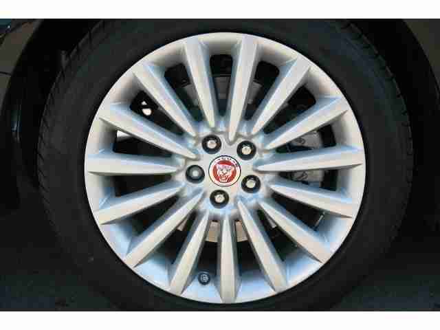 2015 Jaguar XF 2.2D [200] Luxury 5Dr Auto Diesel Estate