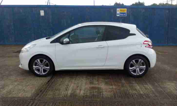2015 PEUGEOT 208 STYLE WHITE