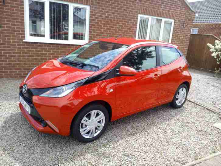 2015 TOYOTA AYGO X-PRESSION X-SHIFT VVT-I CVT RED" REDUCED PRICE £8600