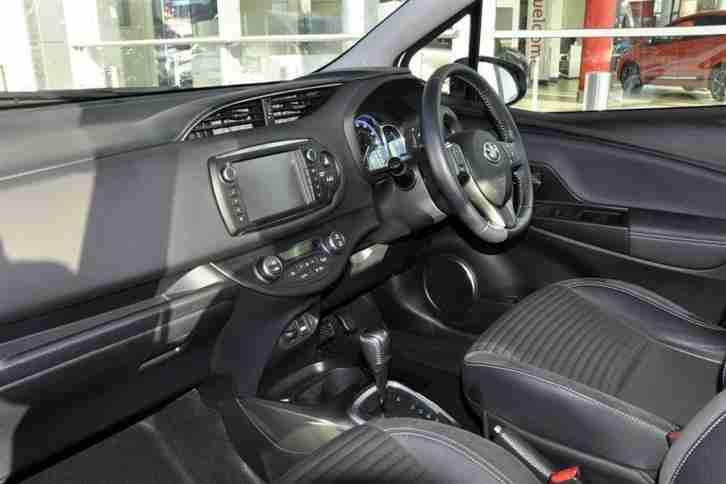 2015 Toyota Yaris 1.5 VVT-i Excel PETROL/ELECTRIC white CVT