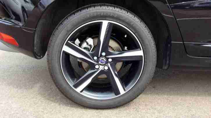 2015 Volvo XC60 R-Design Lux Nav with Driver and Winter Pack , Rear Seat Enterta