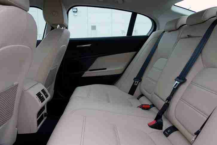 2016 Jaguar XE PRESTIGE Diesel silver Automatic