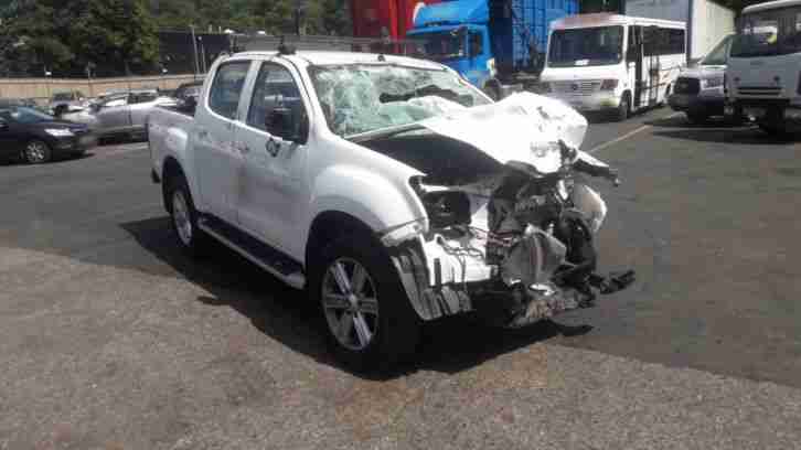 2017 Isuzu DMAX BREAKING Engine Gearbox Seats Doors Wheels Lights Mirrors