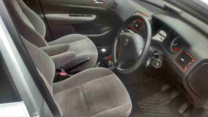 52 Peugeot 307 GLX 2.0 Silver.MoTJune 2016 Lovely condition Full service History