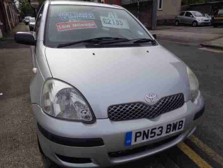 53 TOYOTA YARIS 1.0 VVT-i T3 3DR IN SILVER,37,000 MILES,13 STAMP SERVICE HISTORY