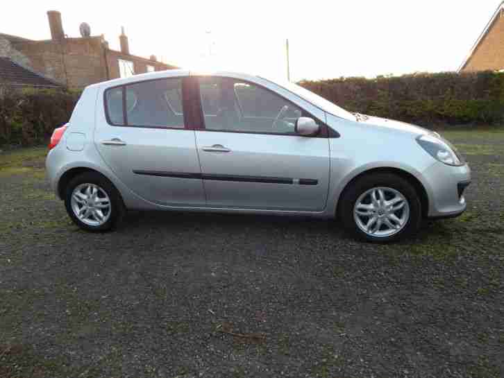 PRIVATE SALE. 56 Reg. RENAULT CLIO DYNAMIQUE 5dr. 1.5 DCI. ONLY £30 A YR TAX.