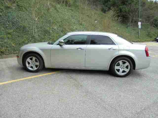 (60) 2010 Chrysler 300C SE Diesel Automatic F/S/ History £95 is only a Deposit