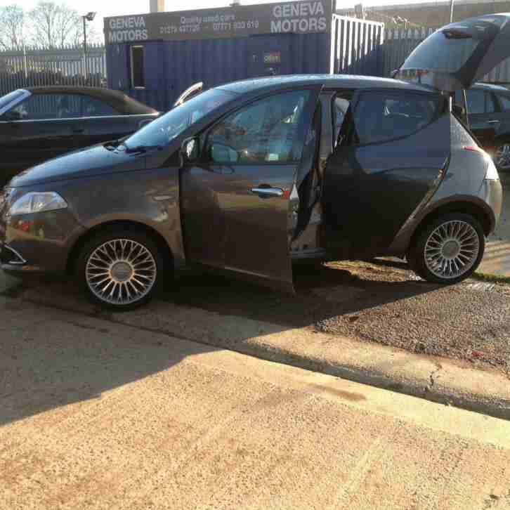 64 Chrysler Ypsilon 1.2 ( 69bhp ) 2014MY Platinum 5Door.Climate Cruise.Leather.