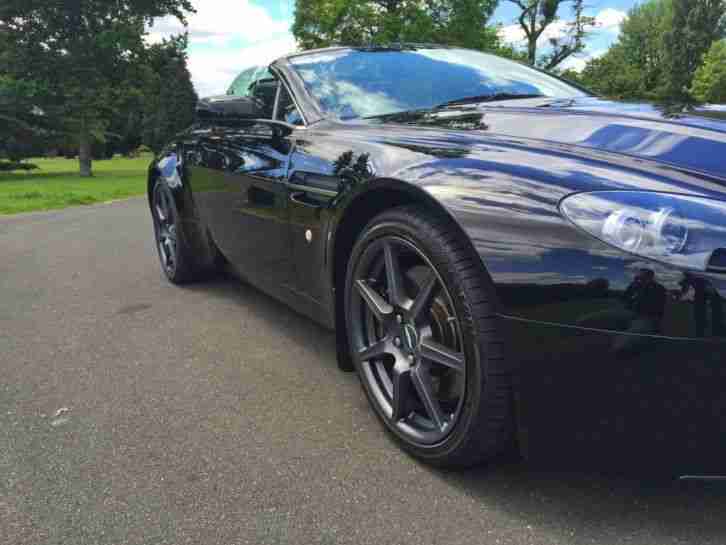 ASTON MARTIN V8 VANTAGE ROADSTER - BLACK SPORTSHIFT