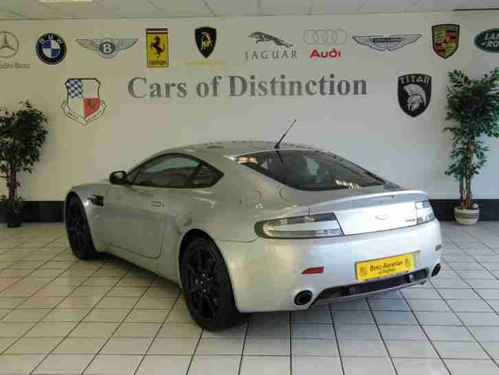 Aston Martin Vantage V8