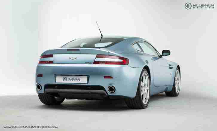 Aston Martin Vantage V8