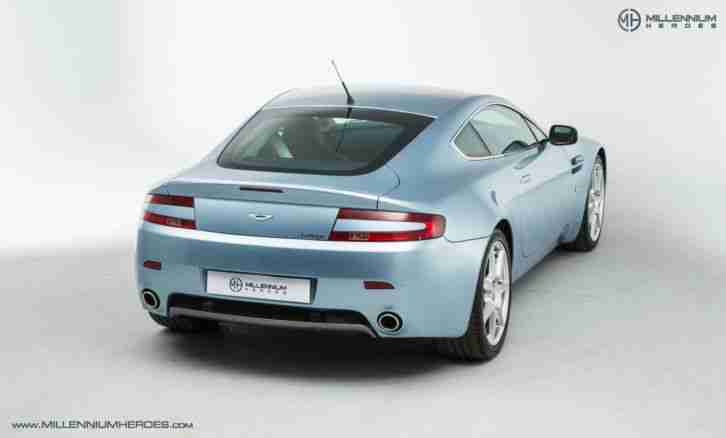 Aston Martin Vantage V8